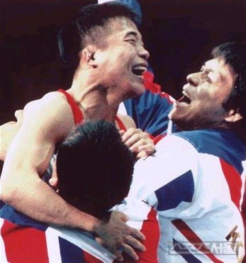 2024년 대한민국 스포츠영웅 선정을 위한 심권호, 이홍복, 하형주 선수들 국민 지지도 조사 중