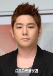 [SS포토]슈퍼주니어 강인 아직은 웃는 게 어색해~