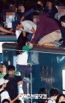 [SS포토]싸통령 인기 …화장실 지붕까지 만원사례!