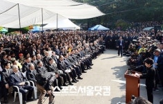 [SS포토]고 박정희 전 대통령 33주기 추도식 참석한 박근혜 후보