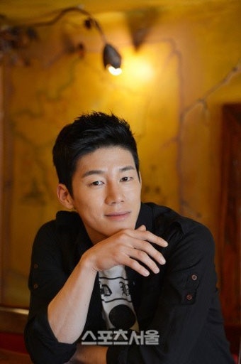군입대 김무열, 훈련병 중대장