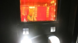 男화장실에서 여자가 다 보여…오스트리아 매직미러 화제