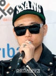 [SS포토]개리, 인터뷰도 랩하듯이~