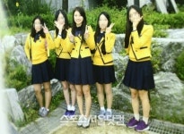 [SS포토]교복입은 수지, 졸업사진에서도 빛나는 미모!