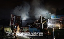 [SS포토]연기 피어 오르는 인사동 화재 현장
