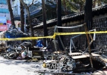 [SS포토]서울 대한문 앞 쌍용차 농성장 화재로 전소