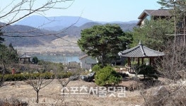 [SS포토]남한강변에 자리 잡은 성접대 의혹 원주 별장
