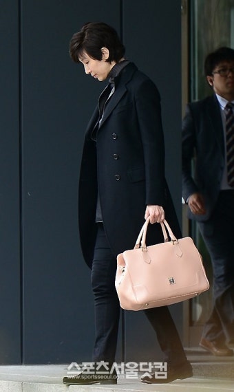 [SS포토]노소영 관장, 'SK 최태원 회장과의 이혼설 잠재우고 법원행'