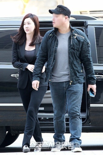 [SS포토]'프로포폴 불법 투약 혐의' 장미인애 법원 출석