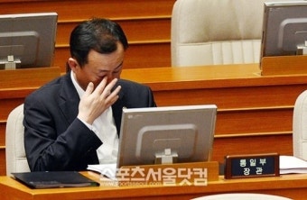 [SS포토]남북당국회담 앞두고 피곤한 통일부 차관