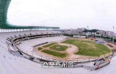 [SS포토]'지상 5층,지하 2층' 웅장한 자태 뽐내는 광주구장