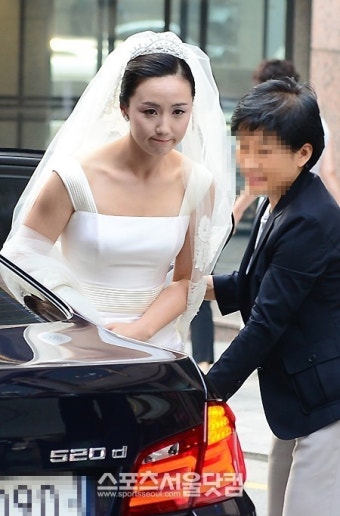 [SS포토]정세진 아나운서 '긴장한 새신부'