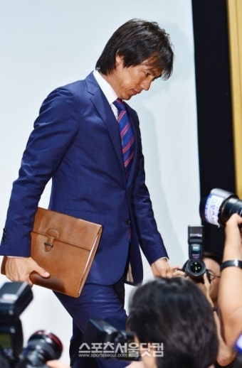 [SS포토]홍명보 감독, '결의에 찬 표정'