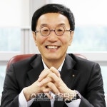 ‘첫 출근 실패’ 이건호 국민은행장, 노조 반대에도 취임식 ‘강행’