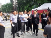 이건호 국민은행장, 노조 저지 나흘째 출근 실패