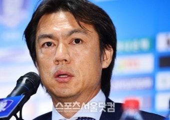 [SS포토]페루전 명단 발표하는 홍명보 감독