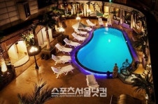 [SS라운지] 무더위에 지친 그대 특급호텔 수영장으로 떠나자