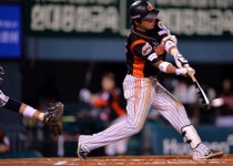 [SS포토]병살로 물러나는 정훈