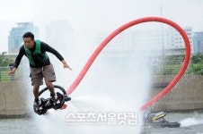 [SS포토]'보기만 해도 시원한 플라잉보드'