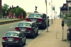 자동차 착시 이미지에 누리꾼들 합성인가?