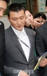 [SS포토]법원 나서는 동양네트웍스 김철 대표