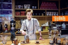 [스타포토]엑소 시우민이 내린 커피맛은? 바리스타 화보 공개