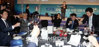 [SS포토]홍명보-차범근-정몽규 '대한축구협회 나가자!'