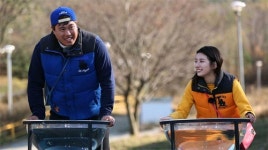 류현진 수지, 야구하다 정들겠네!