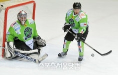 [SS포토] 웨이브즈, 설마 들어갈까?