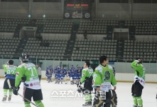 [SS포토] 독립구단 웨이브즈, 우승후보 안양한라에 대패