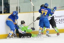 [SS포토] 안양한라-웨이브즈, 얽히고설키고