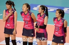 [SS포토] 흥국생명 정시영 모친상, 동료들 가슴에 검정 리본