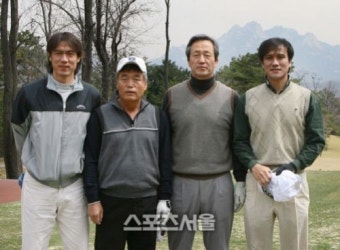역대 축구대표팀 사령탑과 K리그 레전드, 화합의 샷 날린다
