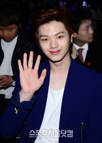 [SS포토] 육성재, '소녀 팬들 마음 흔드는 미소'