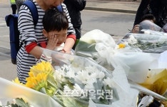 [SS포토] 형·누나, 끝까지 힘내야 해!