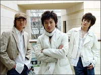 VOS, 전국 투어 시작...팬이 부르면 달려가 콘서트