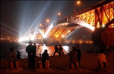 열대야 날리는 인라인 스케이트...야간에 즐길 수 있는 명소