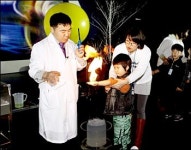 올록볼록 놀이터 - 과학마을 등 어린이 체험놀이전 눈길