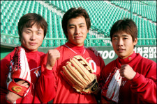SK, 외야 조동화-김강민-박재상 급성장...올드앤뉴 '대격돌'