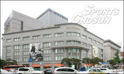 [국내유통 라이벌] 롯데쇼핑 vs 신세계