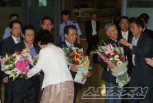 [핫포토] 동계올림픽 평창 유치 위원단 눈물의 귀국