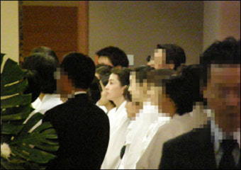 현대가 며느리 노현정, 상복 입고 빈소 지켜