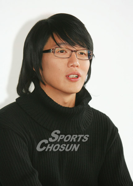 유승준, 팬들의 뜻에 대통령 관용 호소 속 국내 입국 금지 논란
