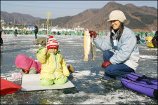 2008 얼음나라 화천 산천어 축제 25일 까지 열어