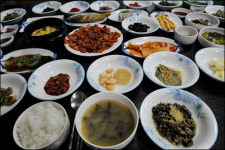 [김형우 기자의 군청앞 맛집] 산청 춘산식당 한정식