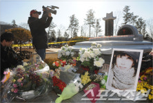 고 최진실 49재 경기도 양수리 갑산공원 치러