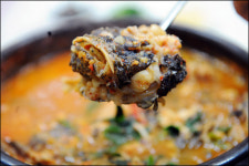 [김형우 기자의 군청앞 맛집] 통영 한산식당 쑤기미탕