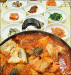 [김형우 기자의 군청앞 맛집] 속초 야! 삼정식당 장치 찜