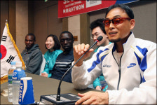 [스포츠 앤 피플] 이봉주, 생애 40번째 마라톤 완주 도전