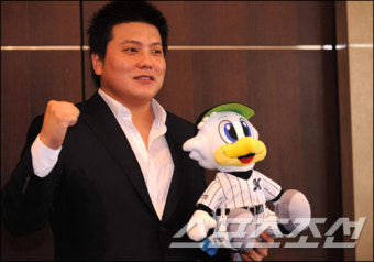 김태균, 지바 롯데 계약 기자회견...